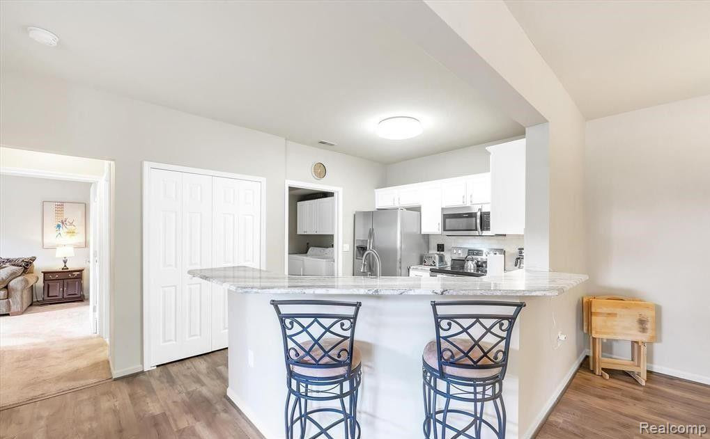 27106 CHESAPEAKE Circle, Walled Lake, MI 48390 — Photo 10