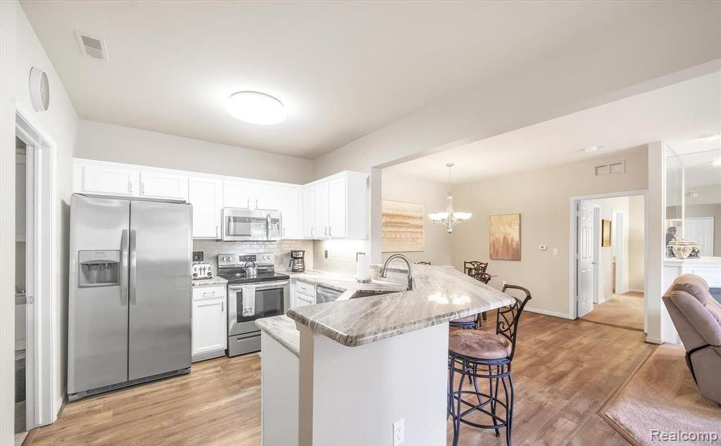 27106 CHESAPEAKE Circle, Walled Lake, MI 48390 — Photo 11