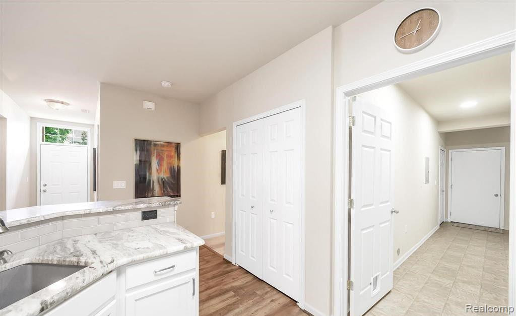 27106 CHESAPEAKE Circle, Walled Lake, MI 48390 — Photo 12