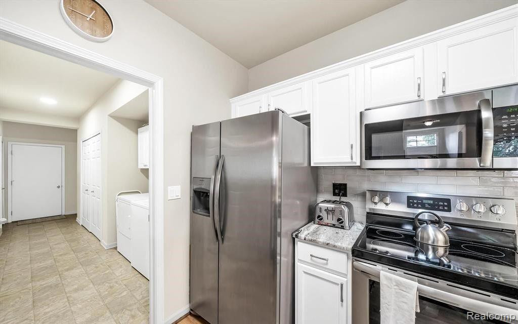 27106 CHESAPEAKE Circle, Walled Lake, MI 48390 — Photo 14
