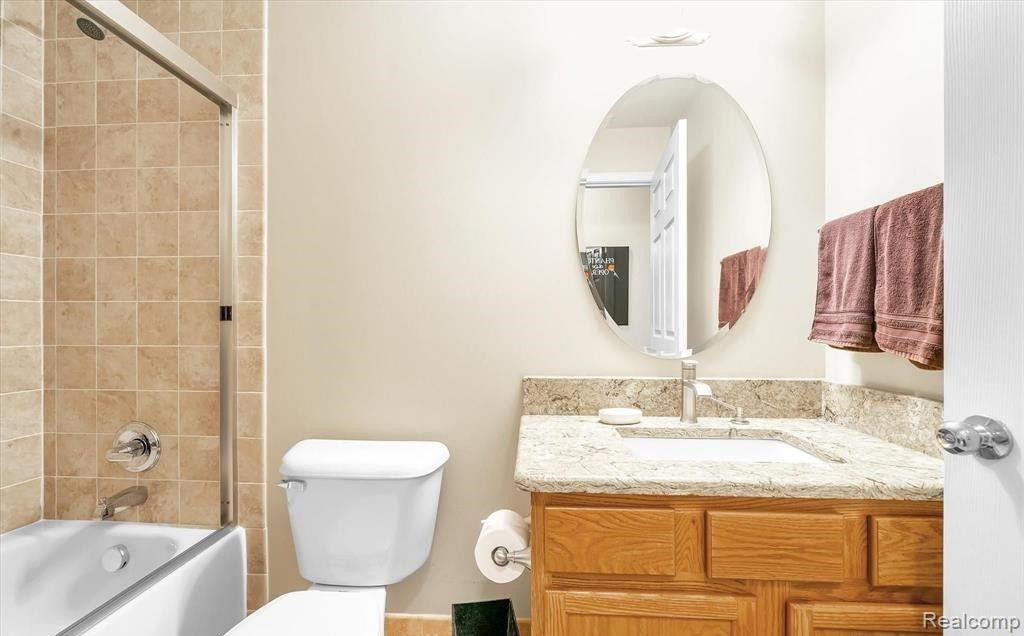 27106 CHESAPEAKE Circle, Walled Lake, MI 48390 — Photo 23