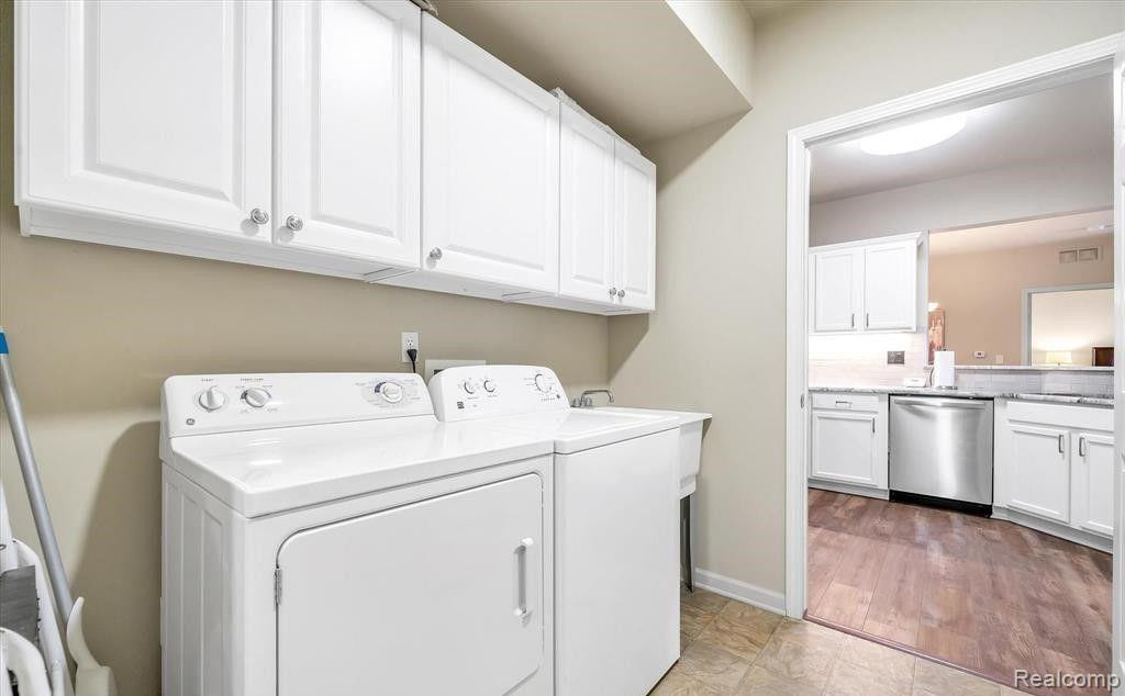 27106 CHESAPEAKE Circle, Walled Lake, MI 48390 — Photo 24