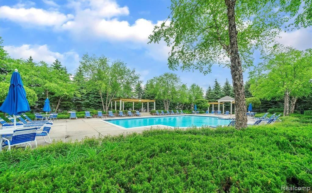 27106 CHESAPEAKE Circle, Walled Lake, MI 48390 — Photo 27