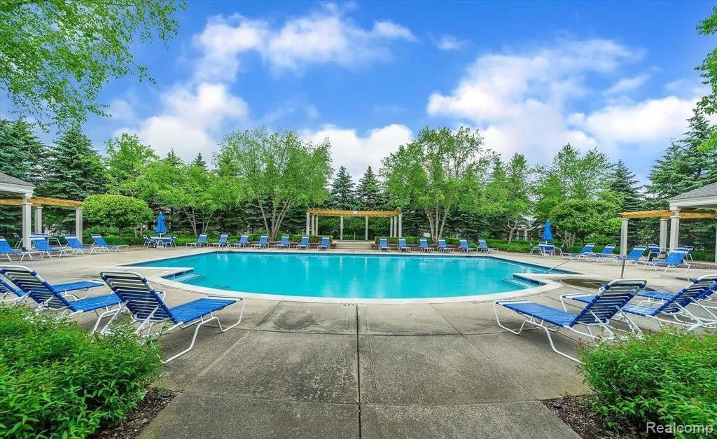 27106 CHESAPEAKE Circle, Walled Lake, MI 48390 — Photo 28