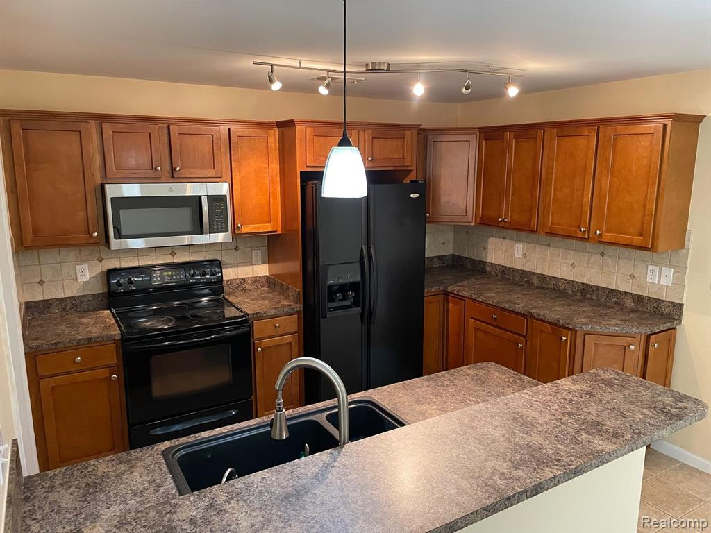 45671 Gable Drive, Macomb, MI 48044 — Photo 11