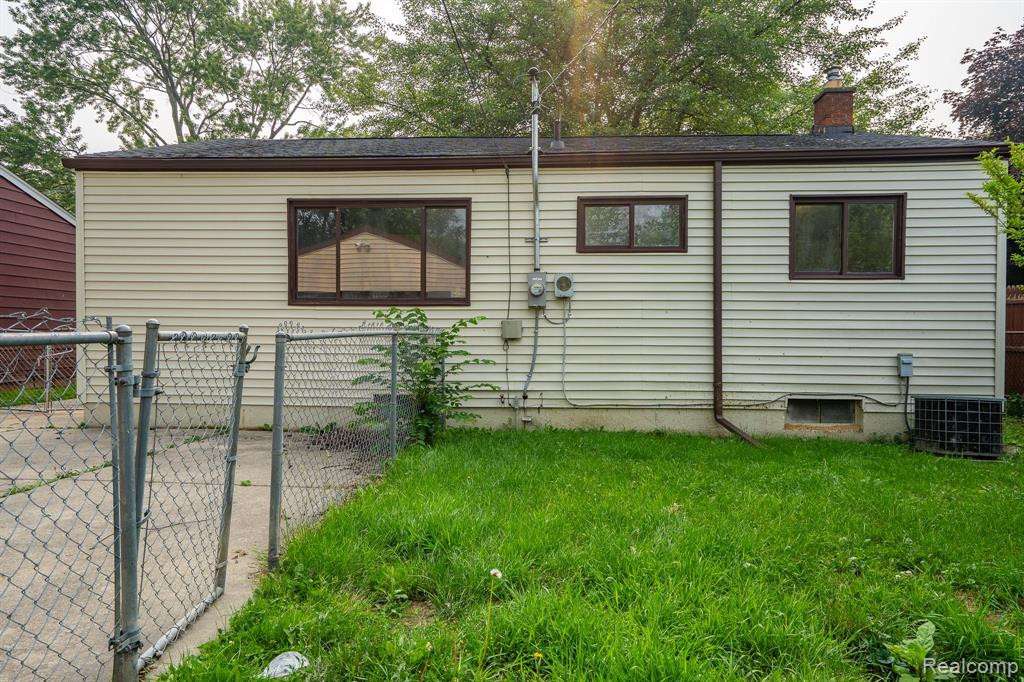 5113 GLENIS Street, Dearborn Heights, MI 48125 — Photo 4