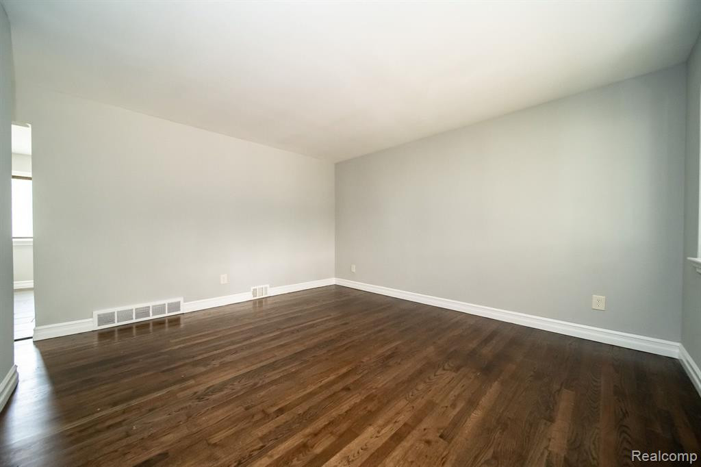 5113 GLENIS Street, Dearborn Heights, MI 48125 — Photo 8