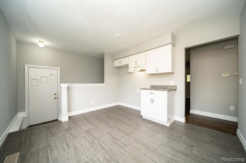 5113 GLENIS Street, Dearborn Heights, MI 48125 — Photo 12