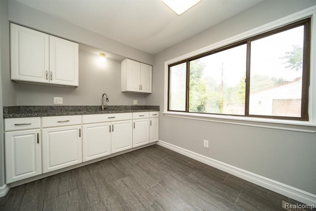 5113 GLENIS Street, Dearborn Heights, MI 48125 — Photo 14