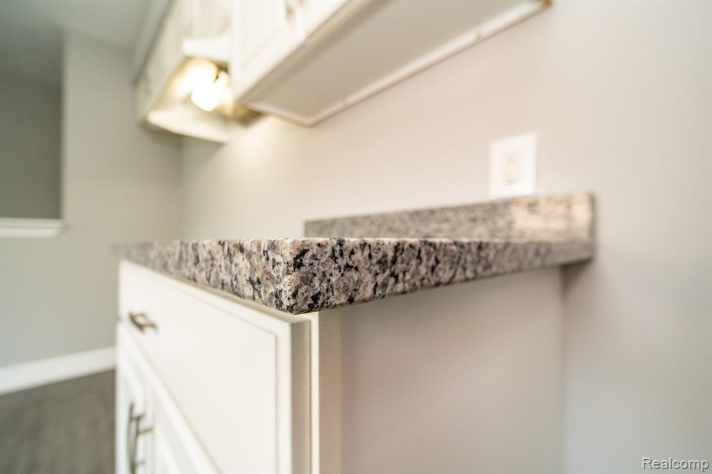 5113 GLENIS Street, Dearborn Heights, MI 48125 — Photo 17