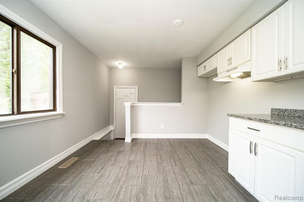 5113 GLENIS Street, Dearborn Heights, MI 48125 — Photo 18