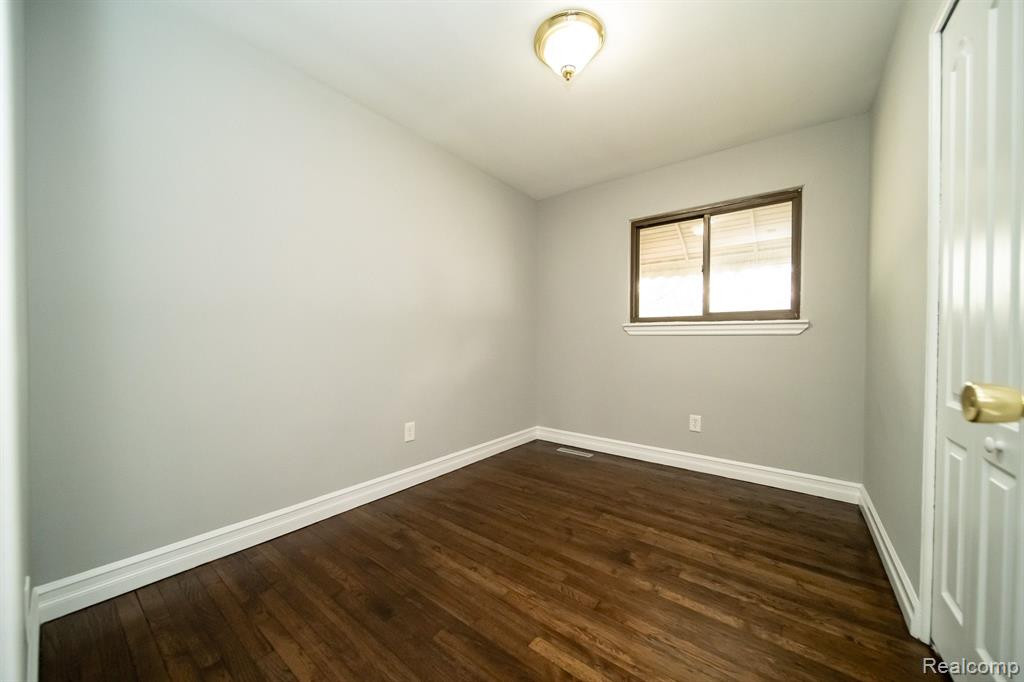 5113 GLENIS Street, Dearborn Heights, MI 48125 — Photo 21