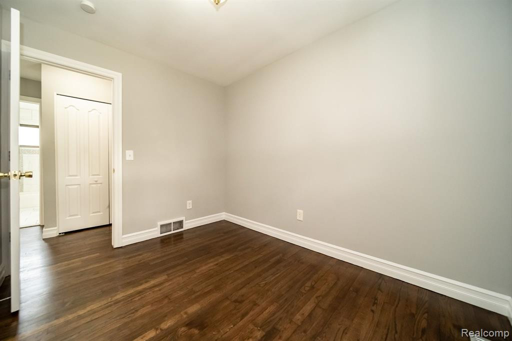 5113 GLENIS Street, Dearborn Heights, MI 48125 — Photo 22