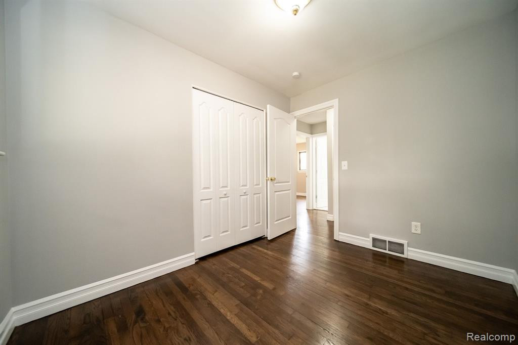 5113 GLENIS Street, Dearborn Heights, MI 48125 — Photo 23