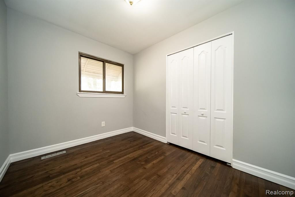 5113 GLENIS Street, Dearborn Heights, MI 48125 — Photo 24