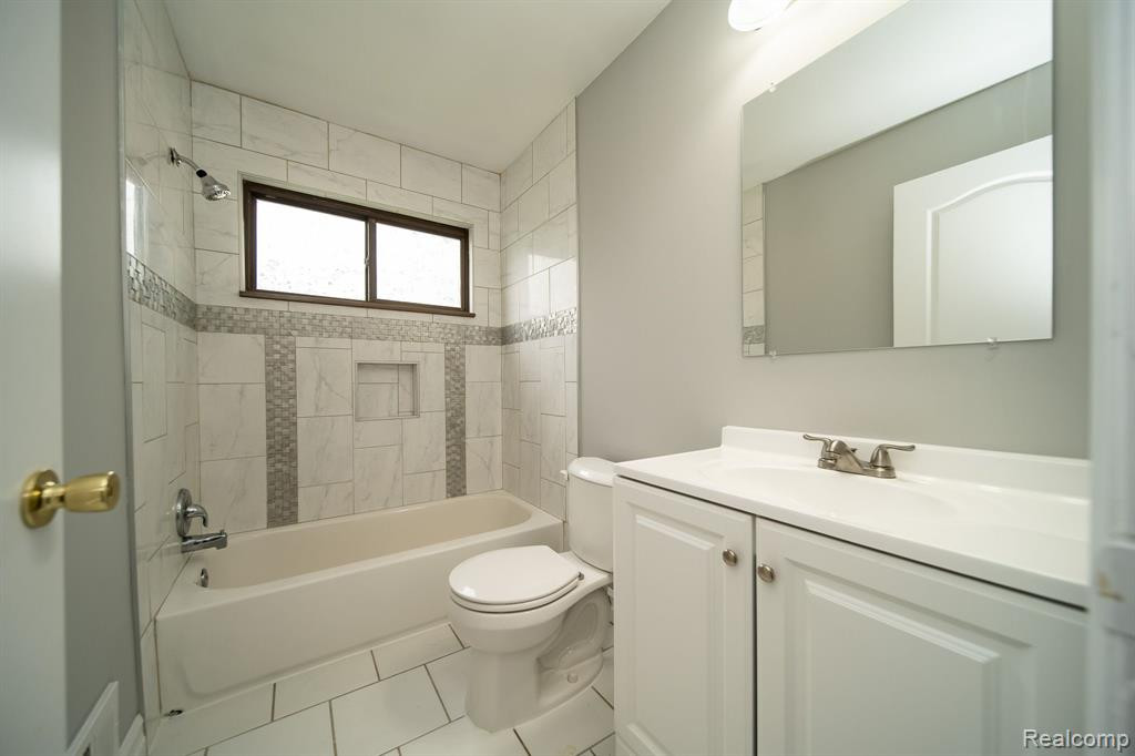 5113 GLENIS Street, Dearborn Heights, MI 48125 — Photo 26