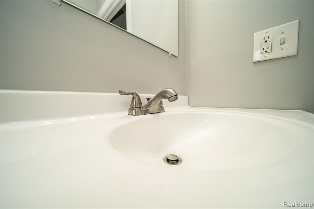 5113 GLENIS Street, Dearborn Heights, MI 48125 — Photo 27