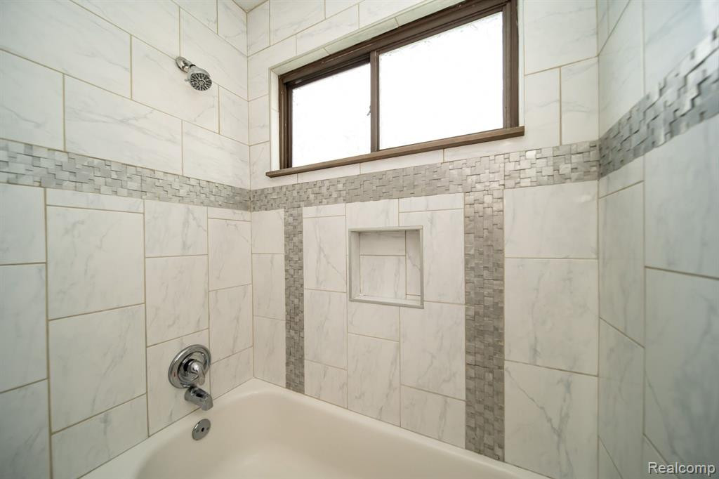 5113 GLENIS Street, Dearborn Heights, MI 48125 — Photo 29
