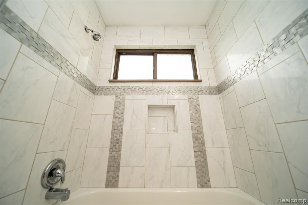 5113 GLENIS Street, Dearborn Heights, MI 48125 — Photo 30