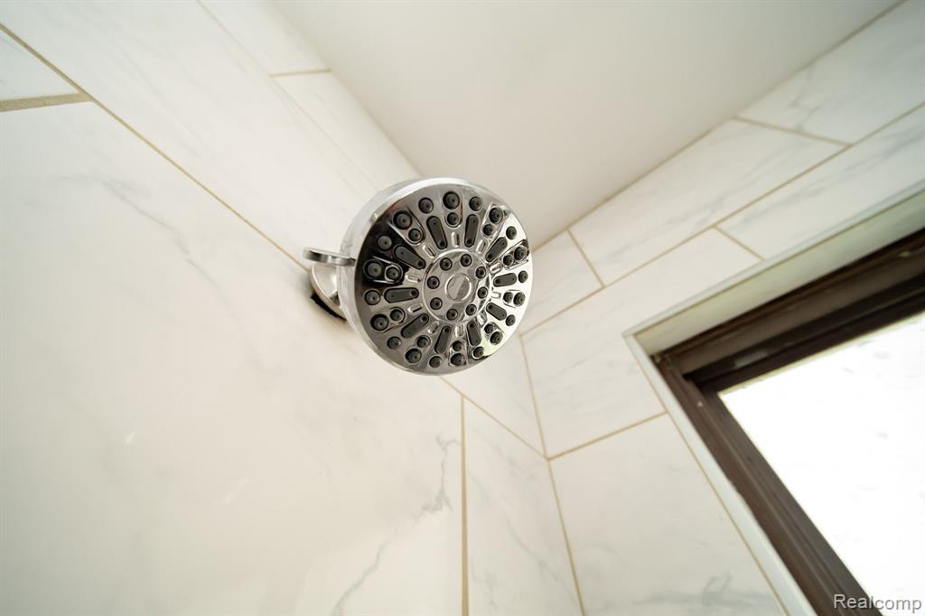 5113 GLENIS Street, Dearborn Heights, MI 48125 — Photo 31