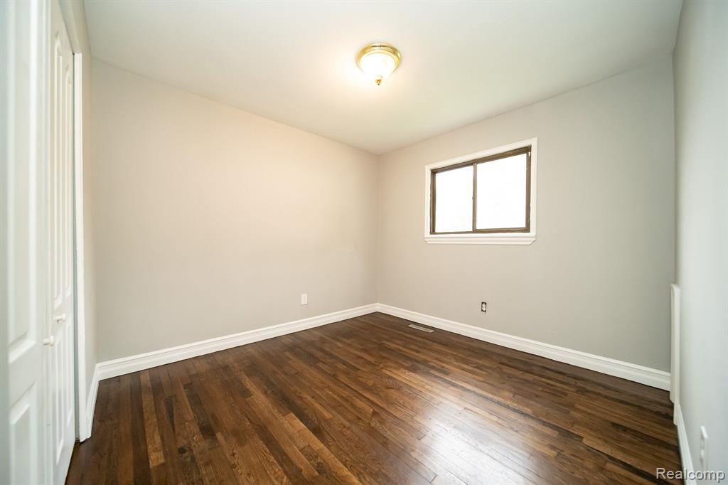 5113 GLENIS Street, Dearborn Heights, MI 48125 — Photo 33