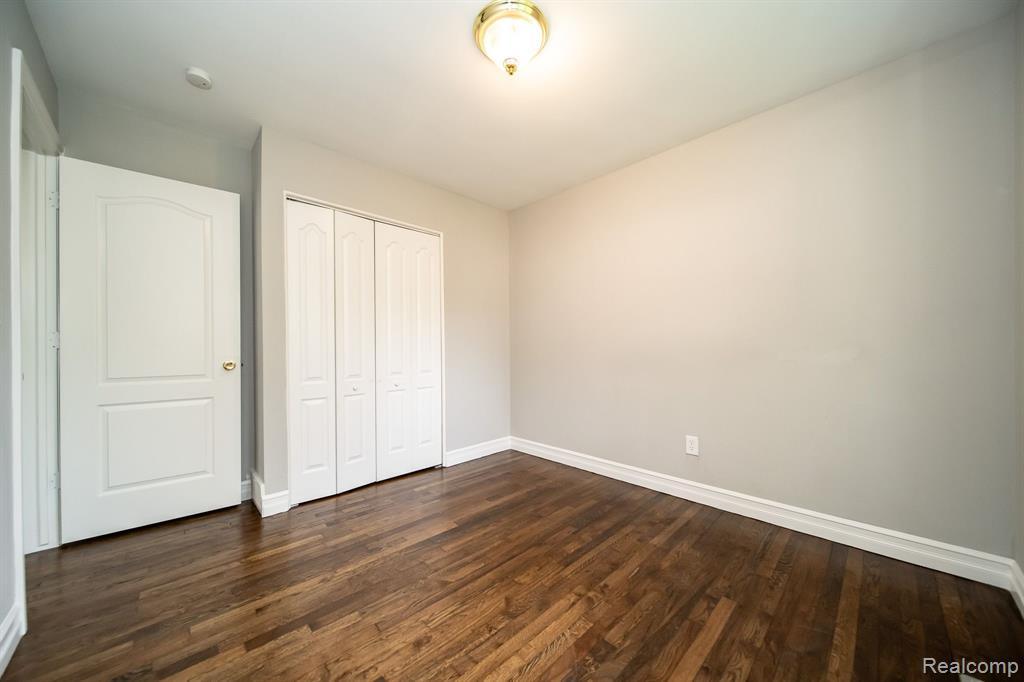 5113 GLENIS Street, Dearborn Heights, MI 48125 — Photo 34