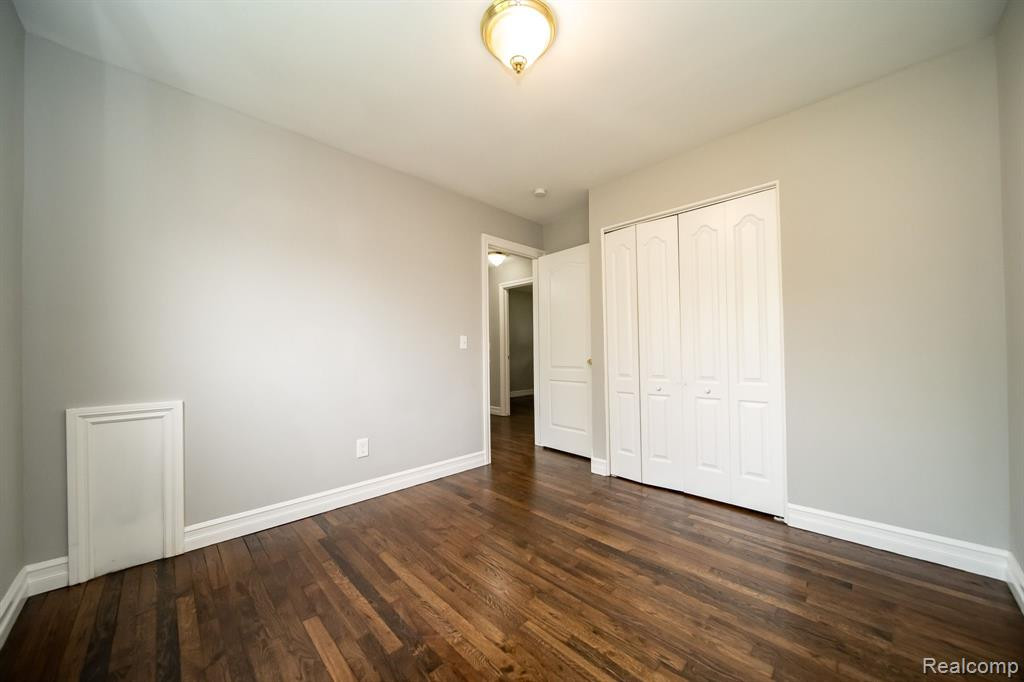 5113 GLENIS Street, Dearborn Heights, MI 48125 — Photo 35