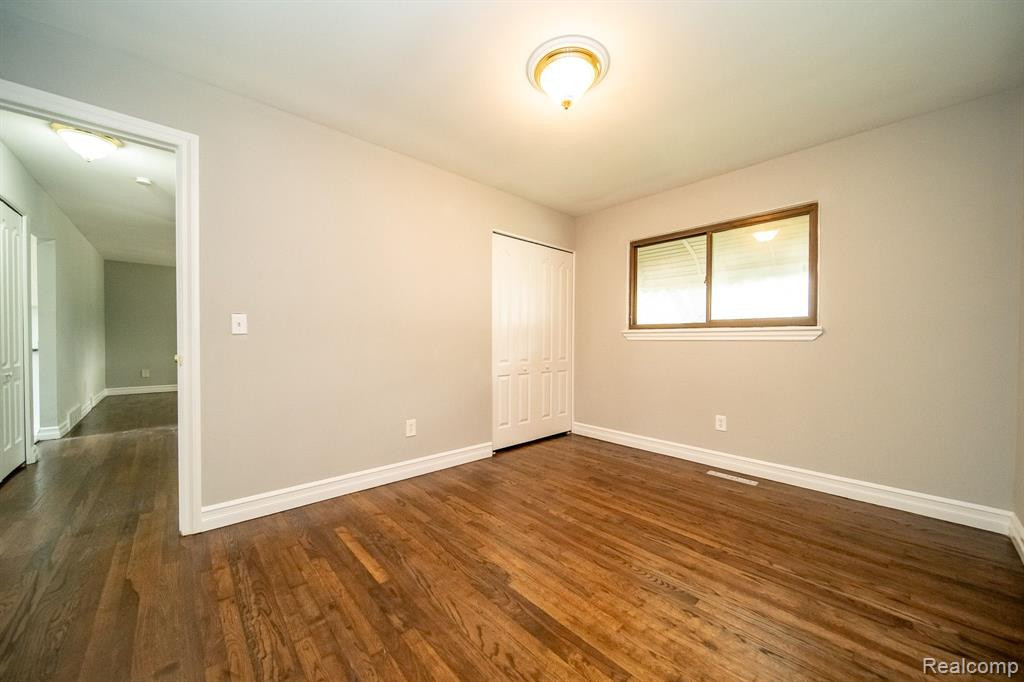 5113 GLENIS Street, Dearborn Heights, MI 48125 — Photo 39