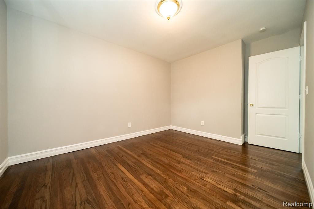5113 GLENIS Street, Dearborn Heights, MI 48125 — Photo 42