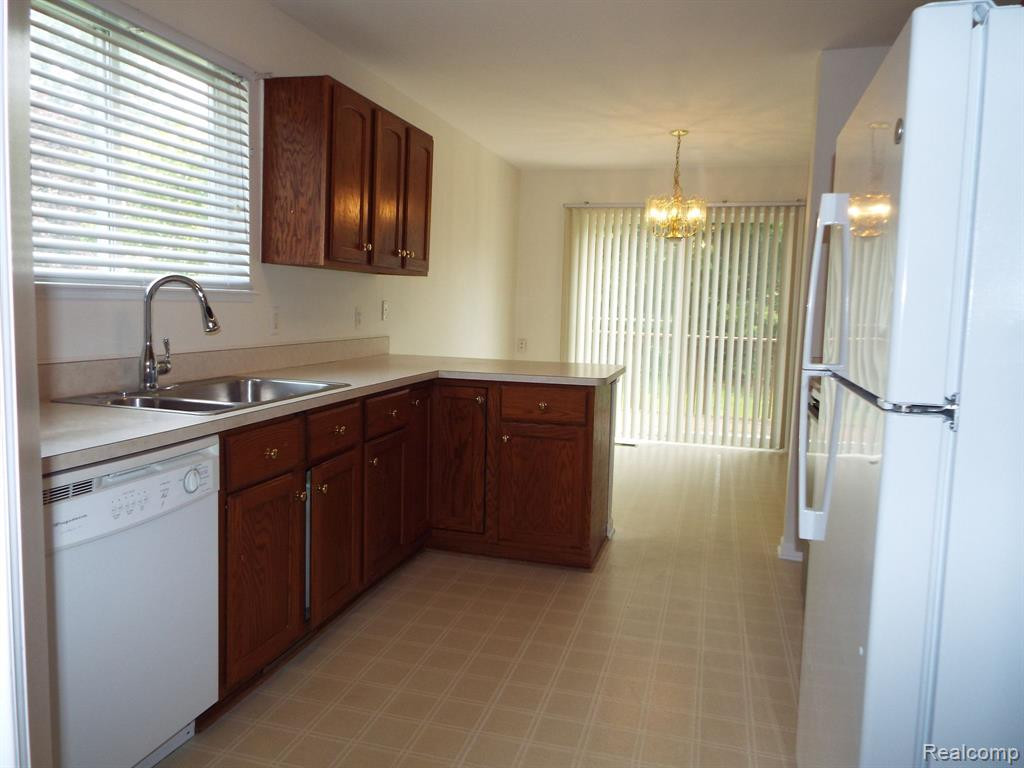 616 WOODBERRY Lane, Brighton, MI 48116 — Photo 13