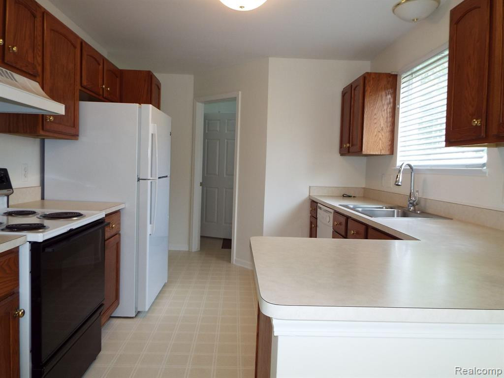 616 WOODBERRY Lane, Brighton, MI 48116 — Photo 15