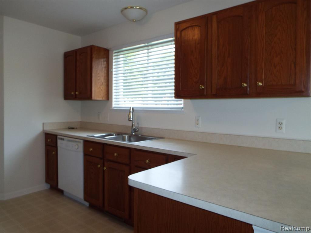 616 WOODBERRY Lane, Brighton, MI 48116 — Photo 16