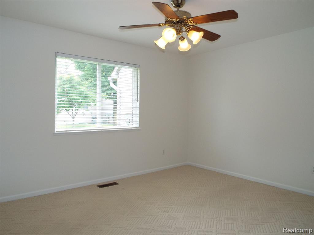 616 WOODBERRY Lane, Brighton, MI 48116 — Photo 17
