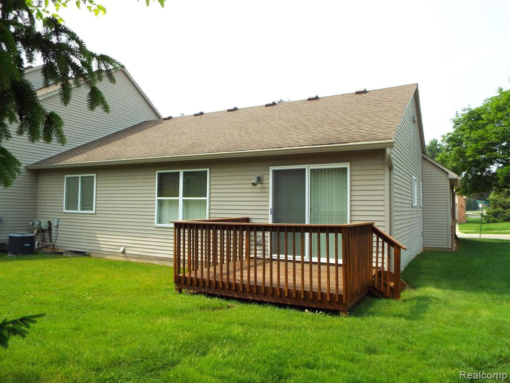 616 WOODBERRY Lane, Brighton, MI 48116 — Photo 32