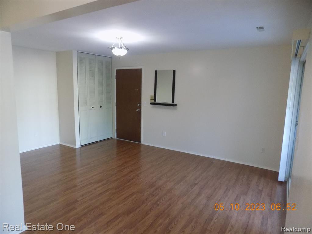 470 BALDWIN AVE, Rochester, MI 48307 — Photo 2