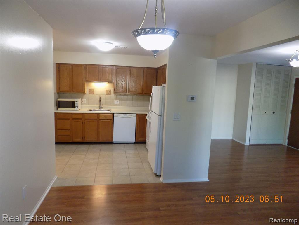 470 BALDWIN AVE, Rochester, MI 48307 — Photo 3