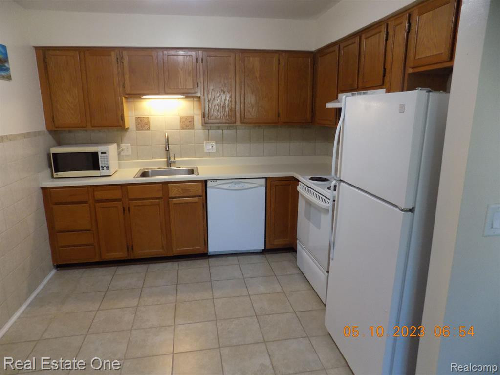 470 BALDWIN AVE, Rochester, MI 48307 — Photo 4