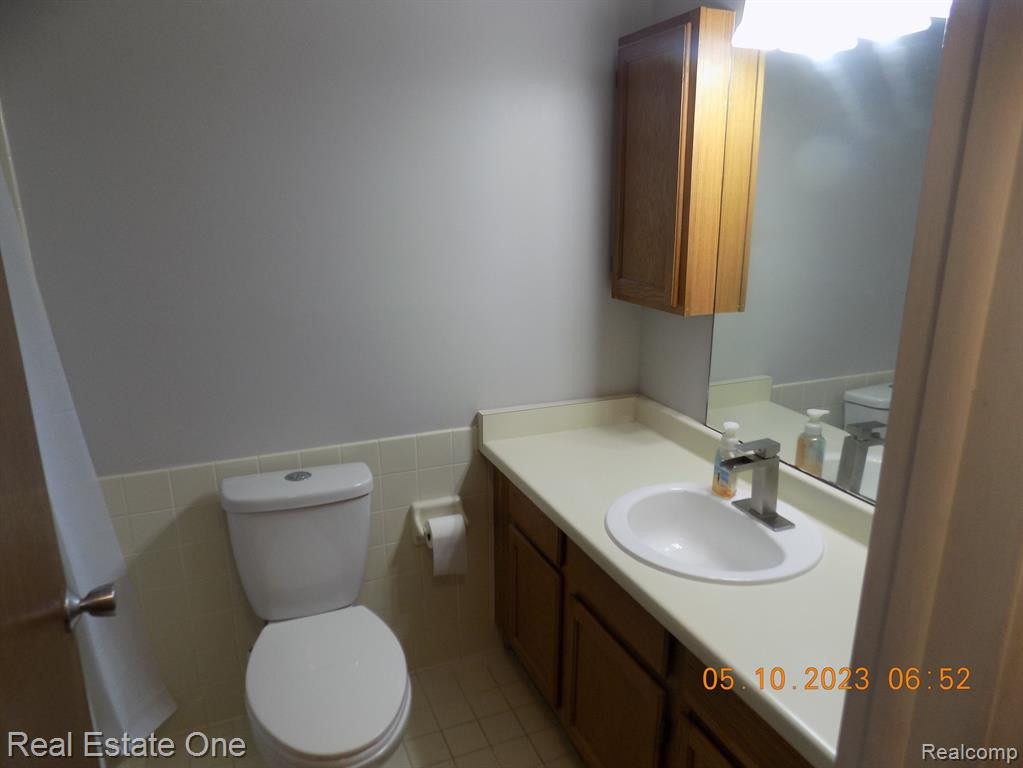 470 BALDWIN AVE, Rochester, MI 48307 — Photo 12