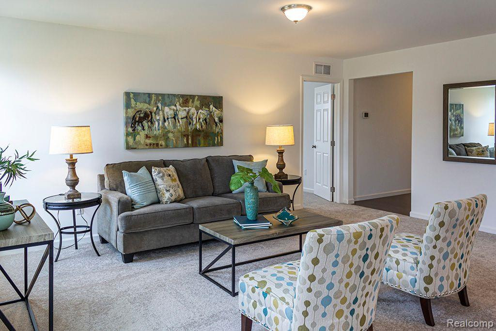 10031 SWAN LAKE Circle, 5, Ypsilanti, MI 48197 — Photo 8