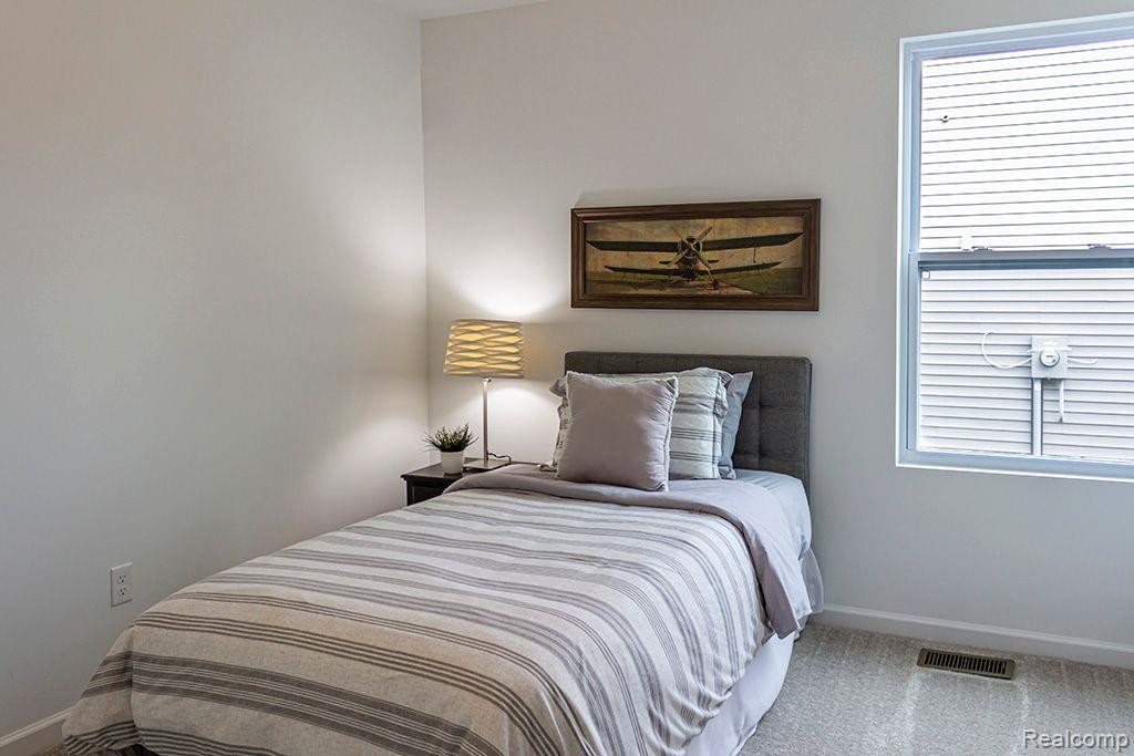 10031 SWAN LAKE Circle, 5, Ypsilanti, MI 48197 — Photo 13