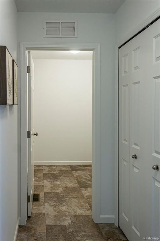 10031 SWAN LAKE Circle, 5, Ypsilanti, MI 48197 — Photo 17
