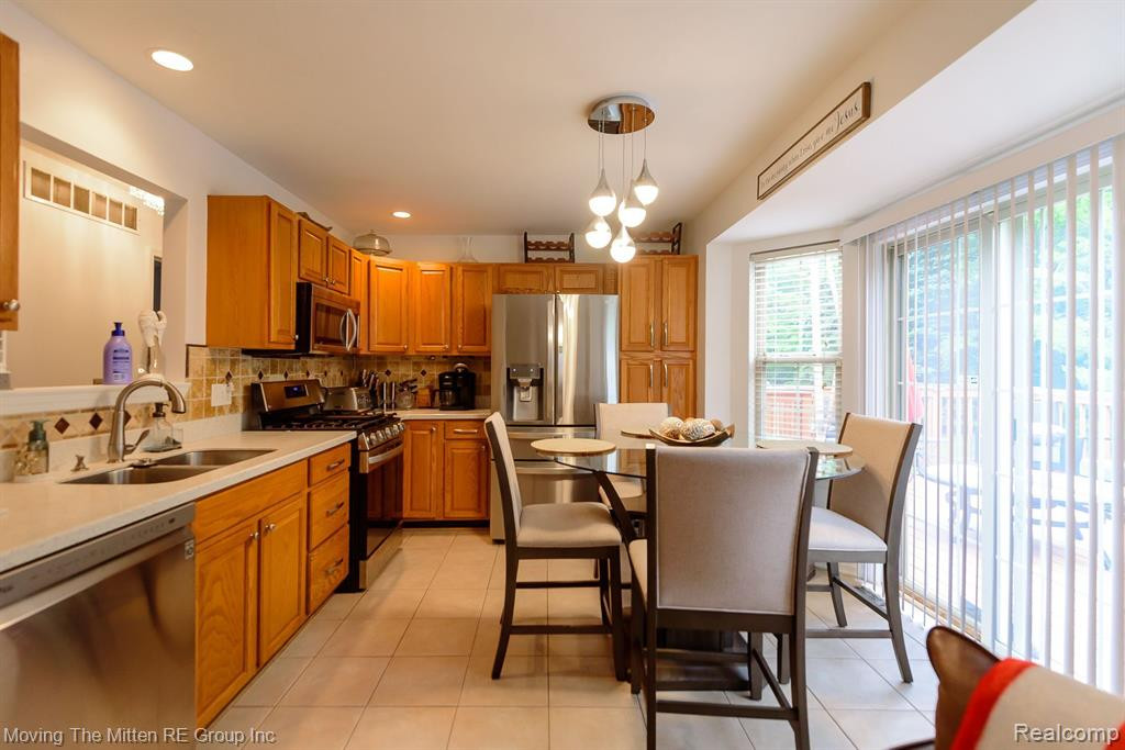 8743 HARDWOOD Drive, Unit #103, Belleville, MI 48111 — Photo 9