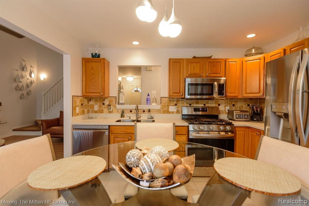 8743 HARDWOOD Drive, Unit #103, Belleville, MI 48111 — Photo 12