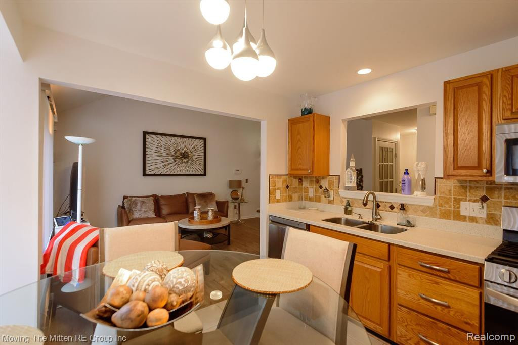 8743 HARDWOOD Drive, Unit #103, Belleville, MI 48111 — Photo 13