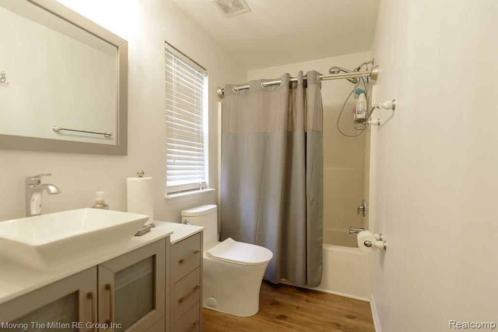 8743 HARDWOOD Drive, Unit #103, Belleville, MI 48111 — Photo 17
