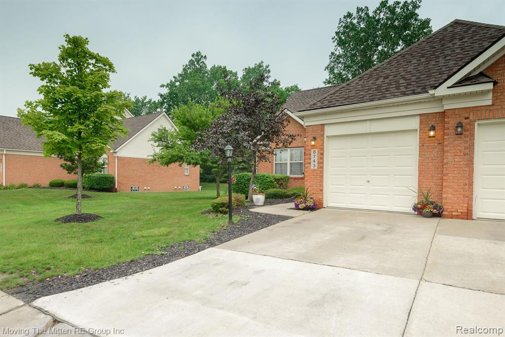 8743 HARDWOOD Drive, Unit #103, Belleville, MI 48111 — Photo 37