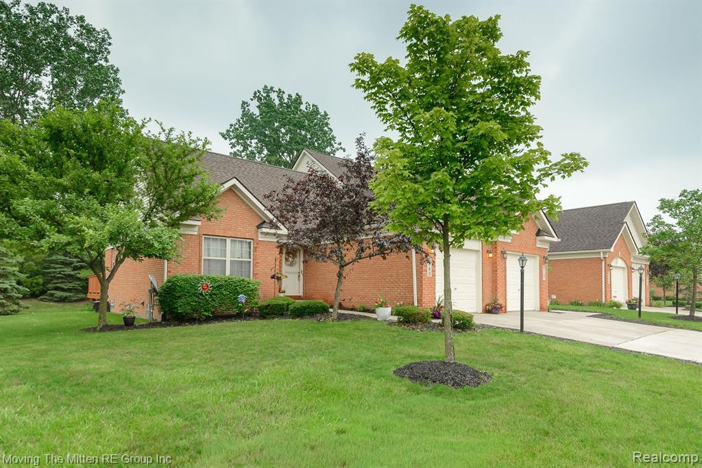 8743 HARDWOOD Drive, Unit #103, Belleville, MI 48111 — Photo 38