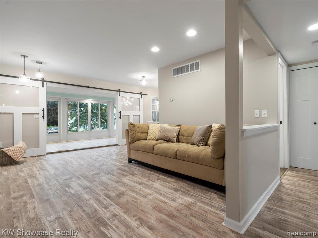 226 AQUEDUCT Drive, Walled Lake, MI 48390 — Photo 11