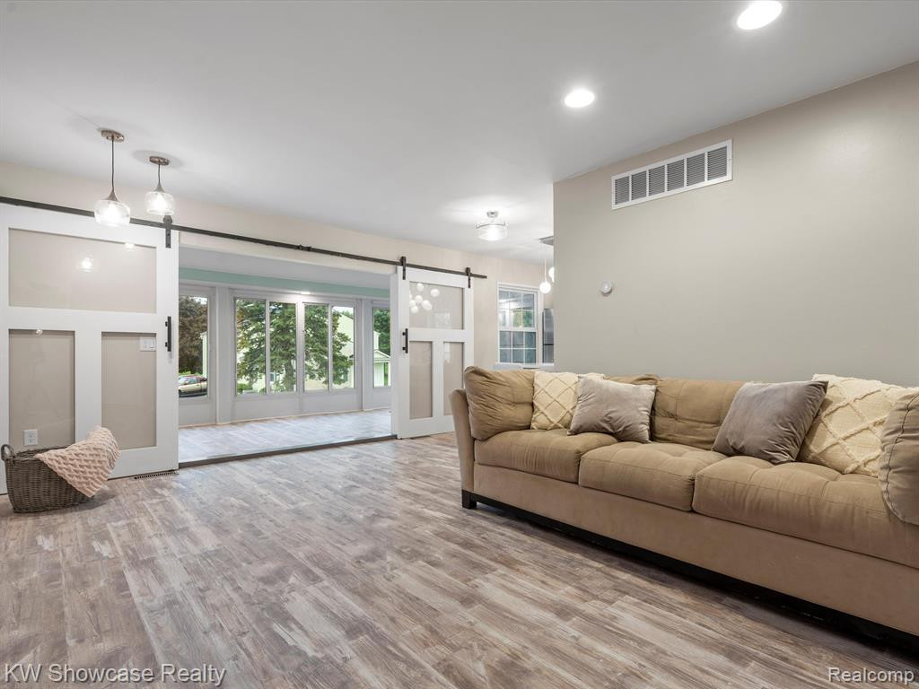 226 AQUEDUCT Drive, Walled Lake, MI 48390 — Photo 12