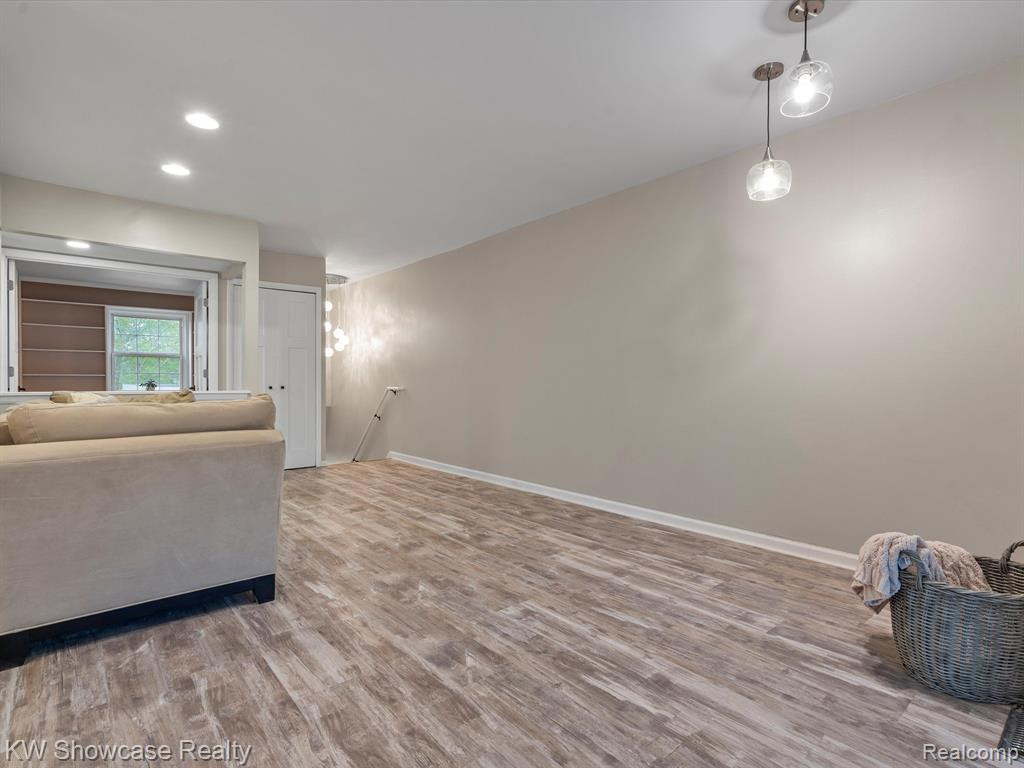 226 AQUEDUCT Drive, Walled Lake, MI 48390 — Photo 18